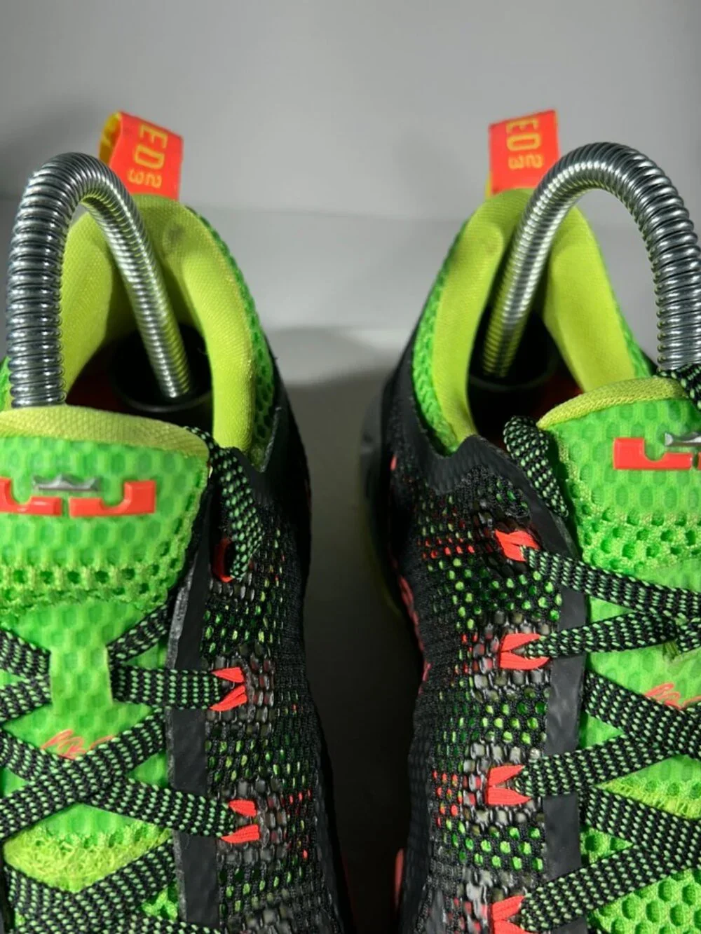 Nike Lebron XII 12 Low Basketball Shoes Boys Size 5.5 5.5Y Black Green Sneakers